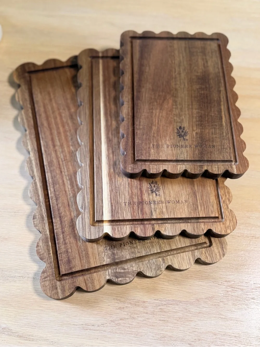 The Pioneer Woman Wood Scalloped Serving & Cutting Board Set - Warm Brown